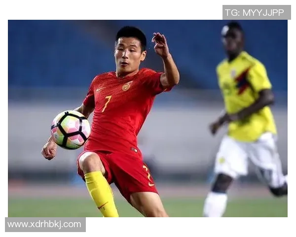 足球明星打手机事件引发热议球迷与媒体的不同反应与看法分析